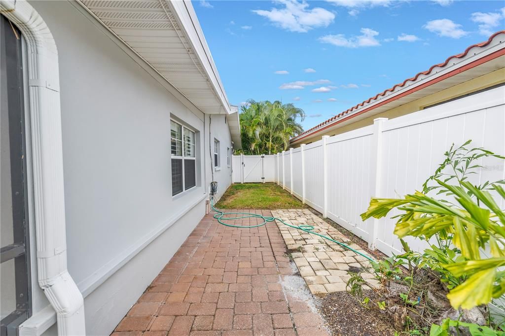 En Venta: $989,000 (4 camas, 3 baños, 2670 Pies cuadrados)