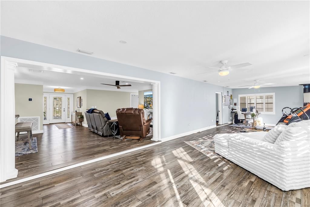 En Venta: $989,000 (4 camas, 3 baños, 2670 Pies cuadrados)