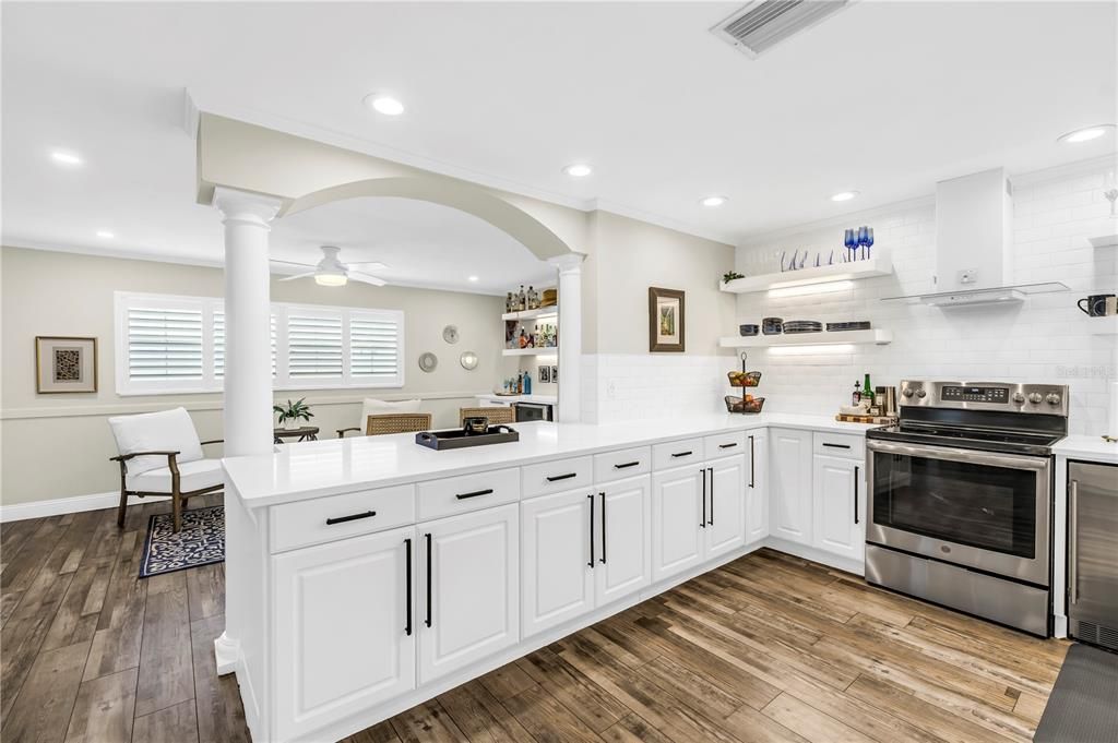 En Venta: $989,000 (4 camas, 3 baños, 2670 Pies cuadrados)