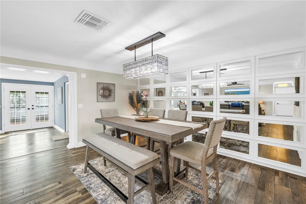 En Venta: $989,000 (4 camas, 3 baños, 2670 Pies cuadrados)