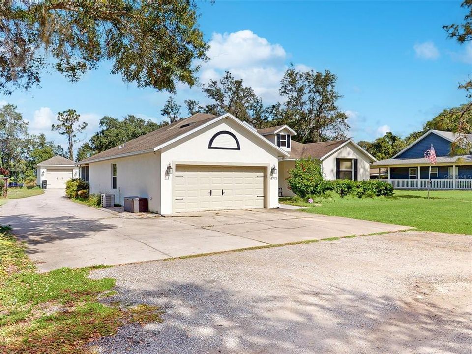 For Sale: $595,000 (6 beds, 3 baths, 2560 Square Feet)