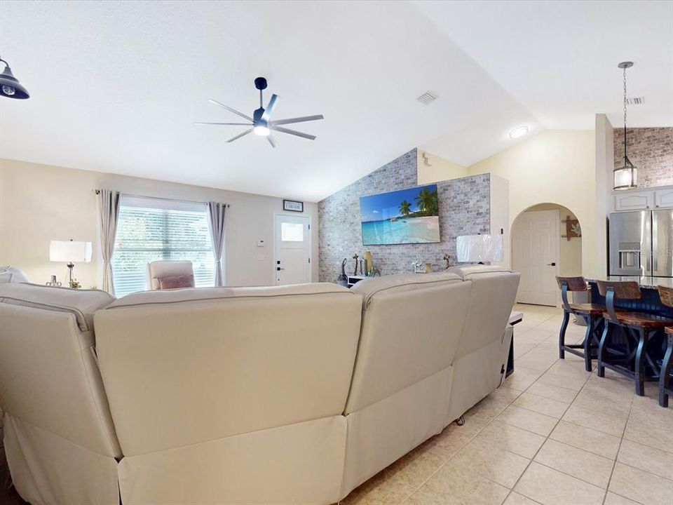 For Sale: $595,000 (6 beds, 3 baths, 2560 Square Feet)