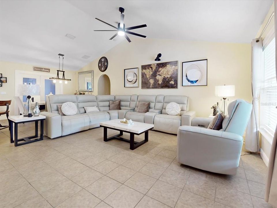 For Sale: $595,000 (6 beds, 3 baths, 2560 Square Feet)