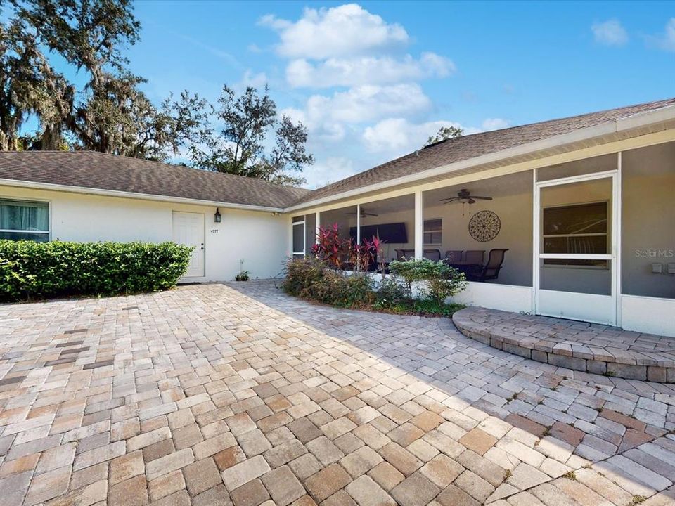 For Sale: $595,000 (6 beds, 3 baths, 2560 Square Feet)