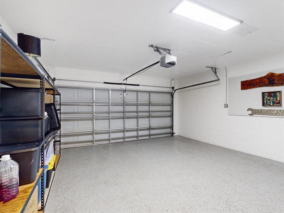 For Sale: $595,000 (6 beds, 3 baths, 2560 Square Feet)