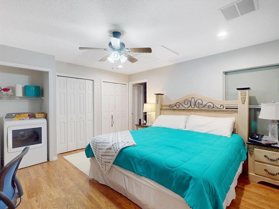 For Sale: $595,000 (6 beds, 3 baths, 2560 Square Feet)