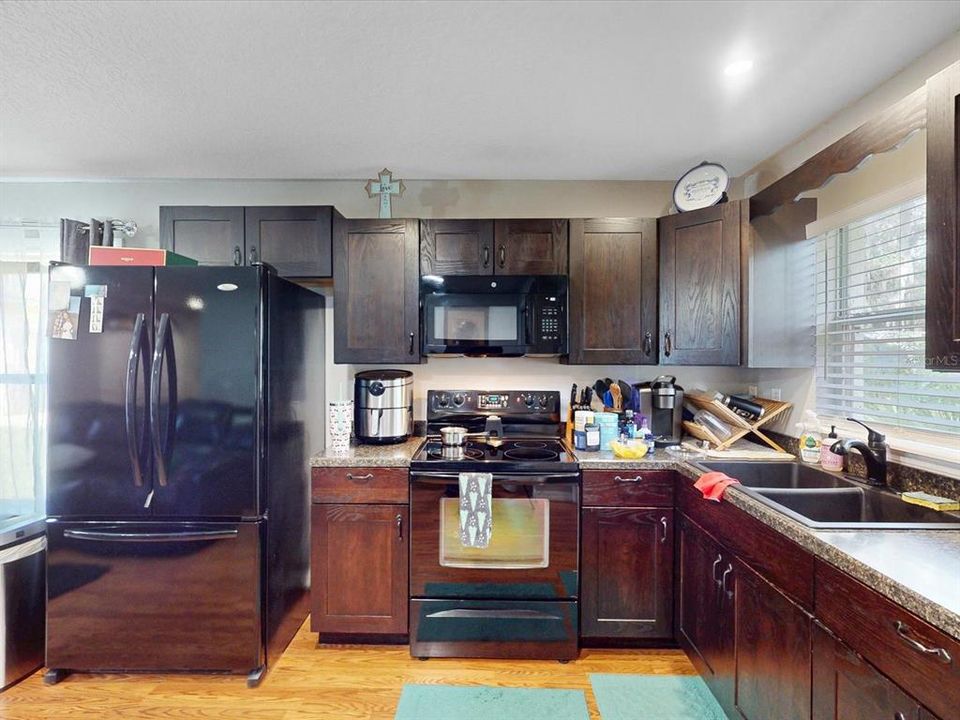 For Sale: $595,000 (6 beds, 3 baths, 2560 Square Feet)