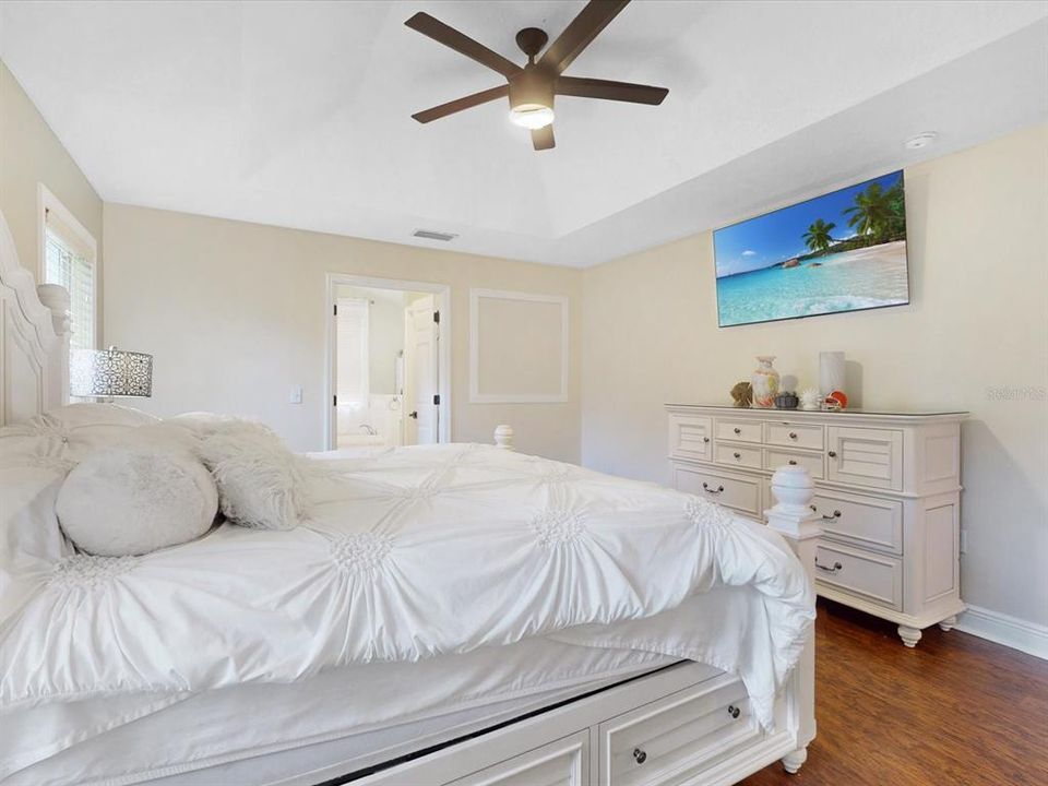 For Sale: $595,000 (6 beds, 3 baths, 2560 Square Feet)