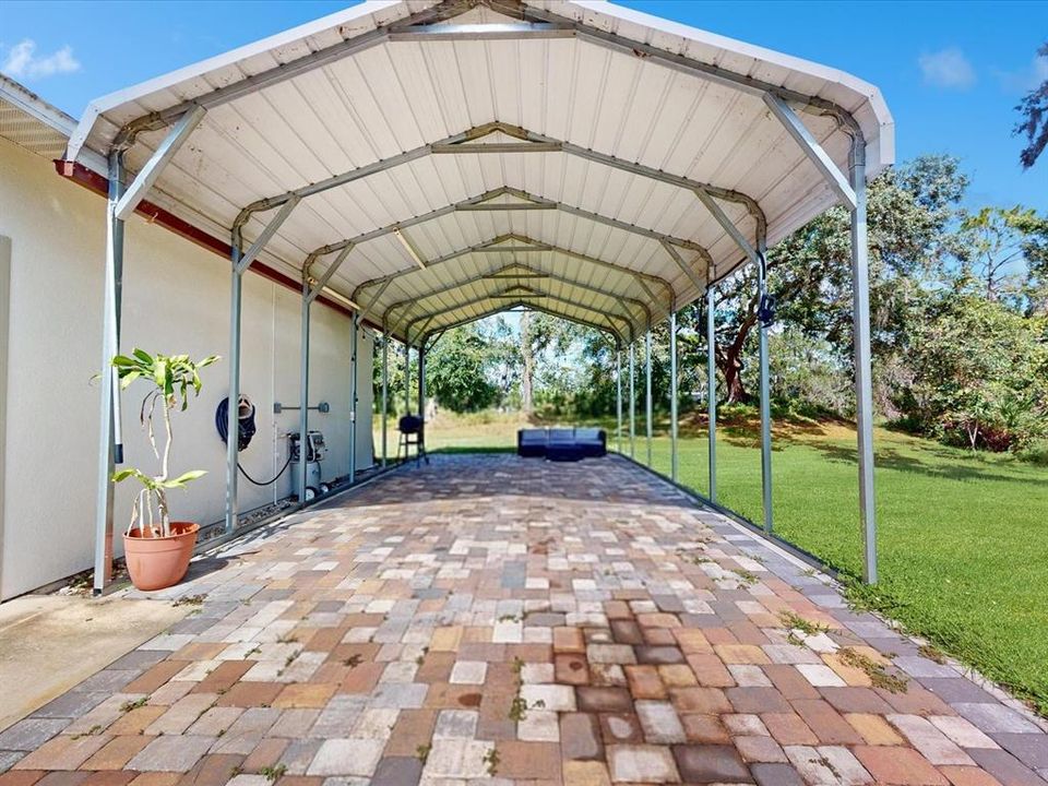 For Sale: $595,000 (6 beds, 3 baths, 2560 Square Feet)