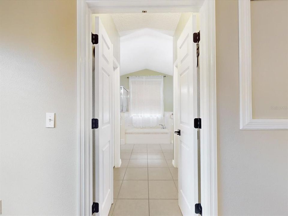 For Sale: $595,000 (6 beds, 3 baths, 2560 Square Feet)