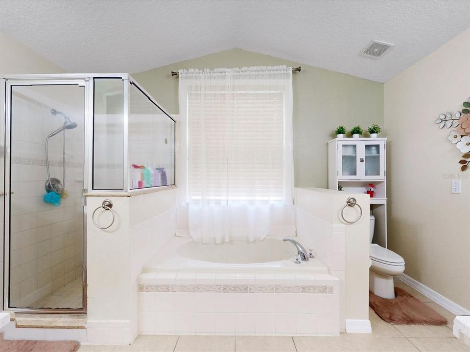 For Sale: $595,000 (6 beds, 3 baths, 2560 Square Feet)