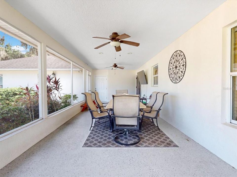 For Sale: $595,000 (6 beds, 3 baths, 2560 Square Feet)