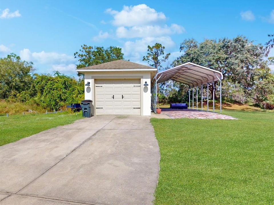 For Sale: $595,000 (6 beds, 3 baths, 2560 Square Feet)