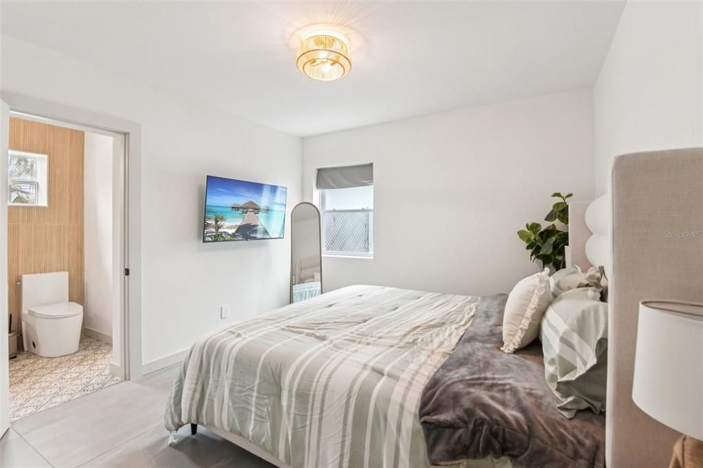 Active With Contract: $775,000 (2 beds, 2 baths, 1146 Square Feet)