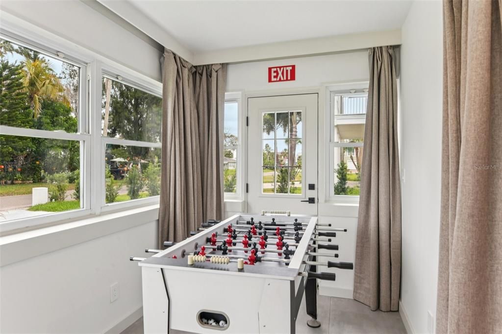 Active With Contract: $775,000 (2 beds, 2 baths, 1146 Square Feet)