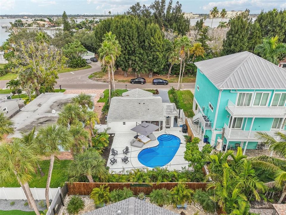 Active With Contract: $775,000 (2 beds, 2 baths, 1146 Square Feet)