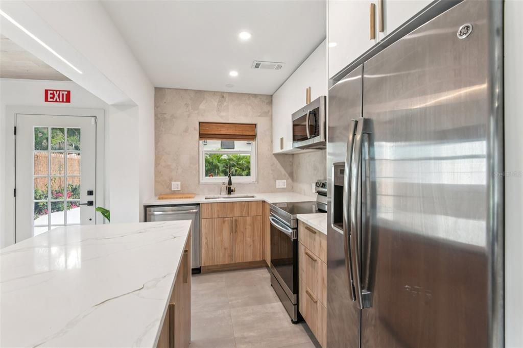 Active With Contract: $775,000 (2 beds, 2 baths, 1146 Square Feet)