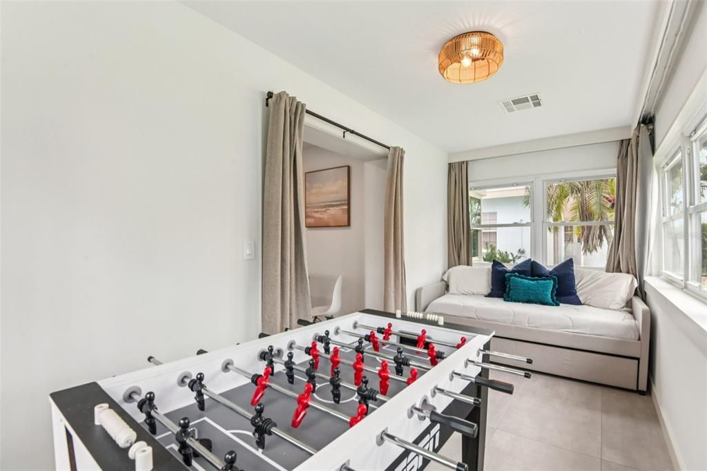 Active With Contract: $775,000 (2 beds, 2 baths, 1146 Square Feet)