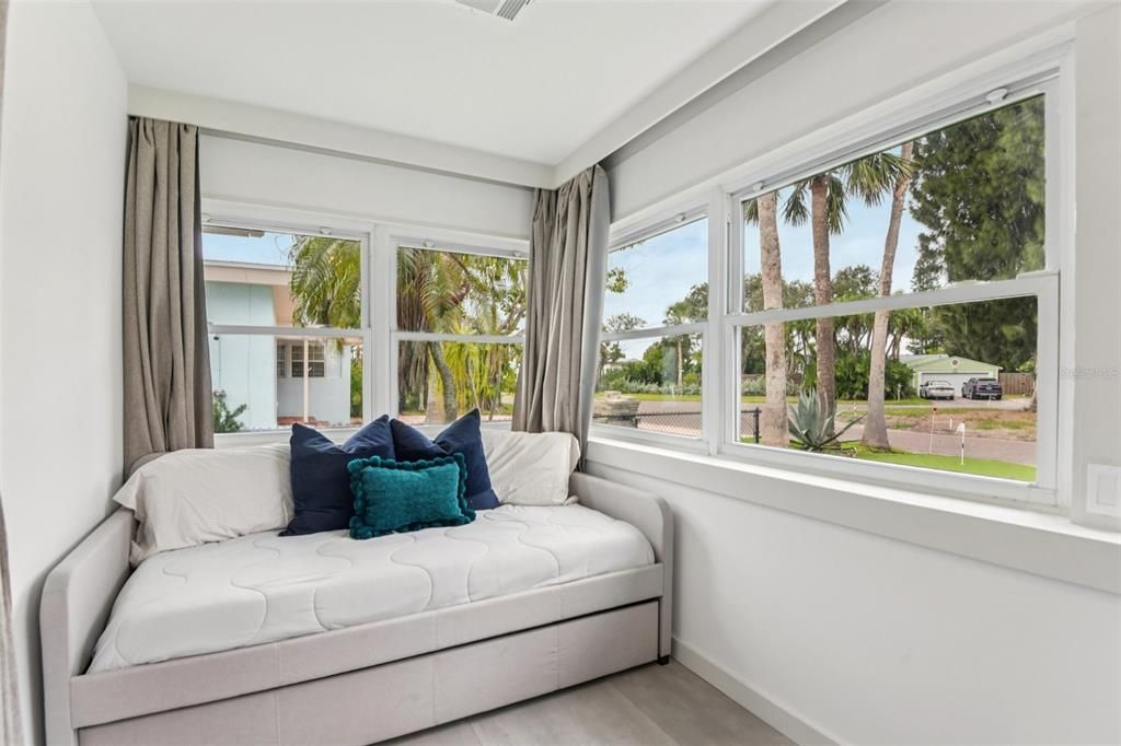 Active With Contract: $775,000 (2 beds, 2 baths, 1146 Square Feet)