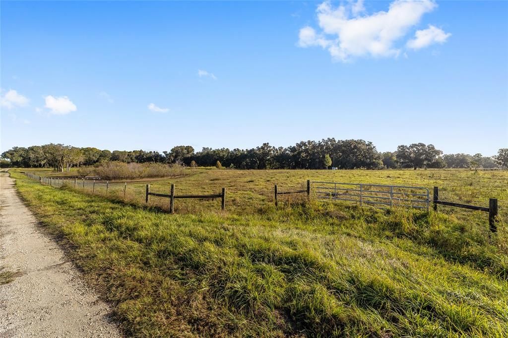 待售: $550,000 (10.00 acres)