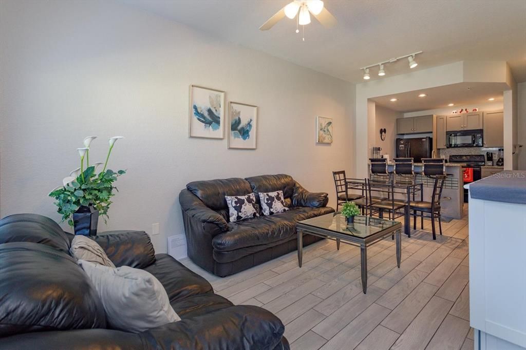 待售: $279,999 (3 贝兹, 2 浴室, 1296 平方英尺)