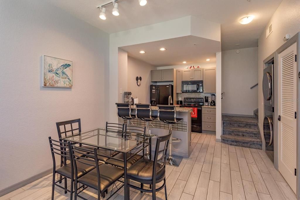 待售: $279,999 (3 贝兹, 2 浴室, 1296 平方英尺)