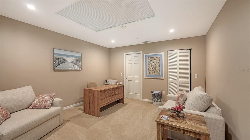 En Venta: $999,500 (3 camas, 2 baños, 2219 Pies cuadrados)