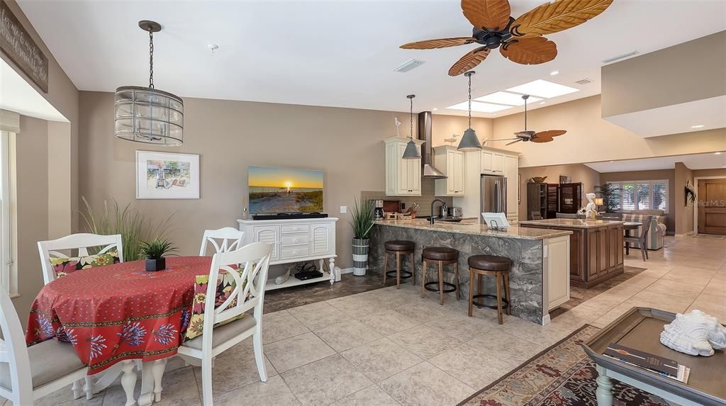 En Venta: $999,500 (3 camas, 2 baños, 2219 Pies cuadrados)