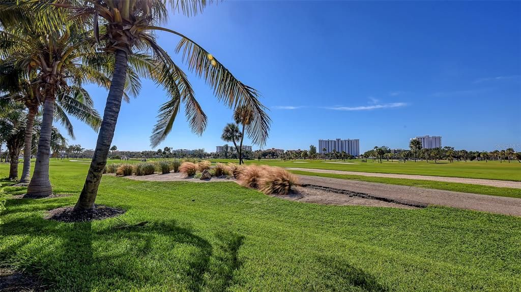 En Venta: $999,500 (3 camas, 2 baños, 2219 Pies cuadrados)