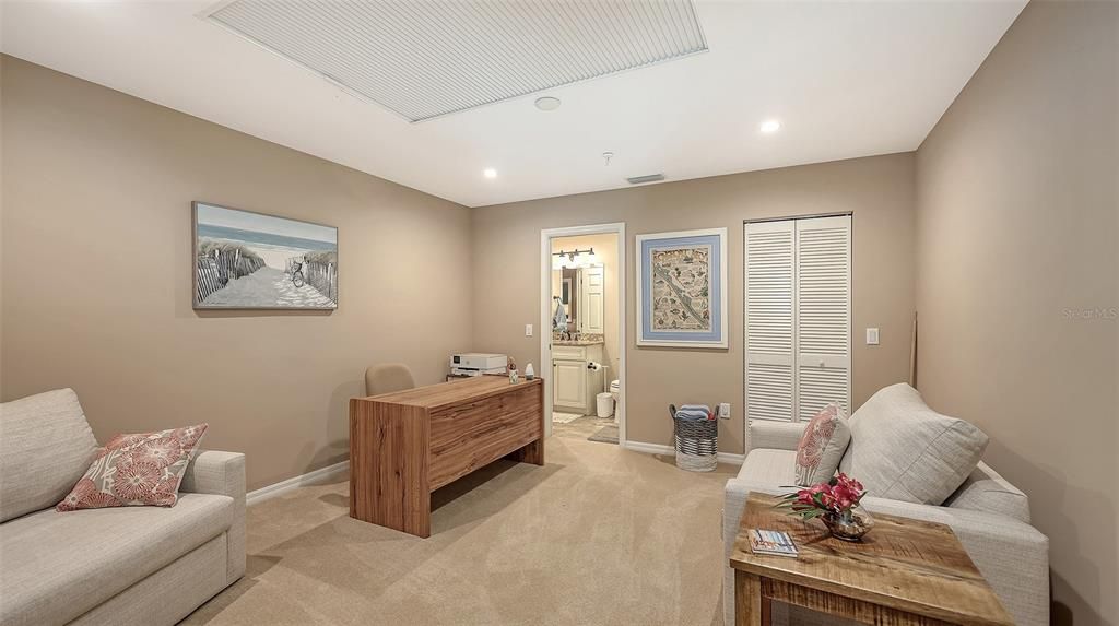 En Venta: $999,500 (3 camas, 2 baños, 2219 Pies cuadrados)