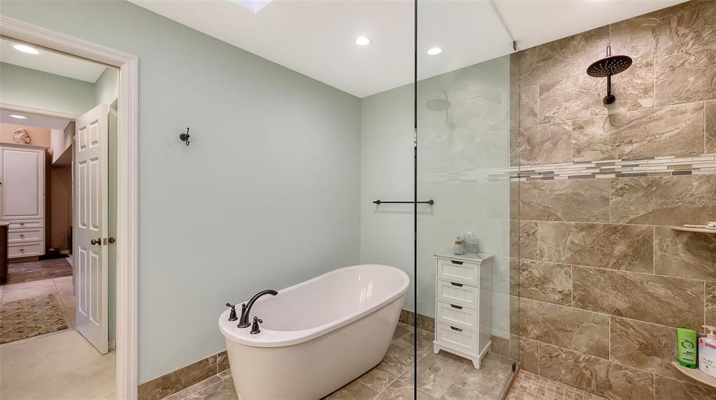 En Venta: $999,500 (3 camas, 2 baños, 2219 Pies cuadrados)