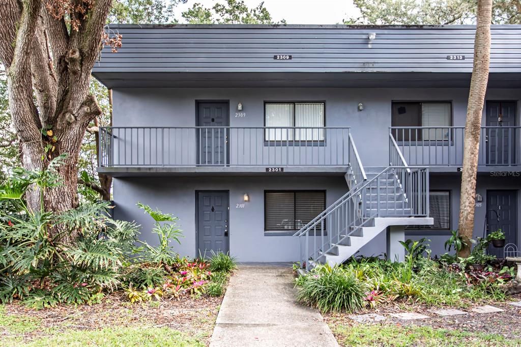 Active With Contract: $149,900 (2 beds, 2 baths, 953 Square Feet)