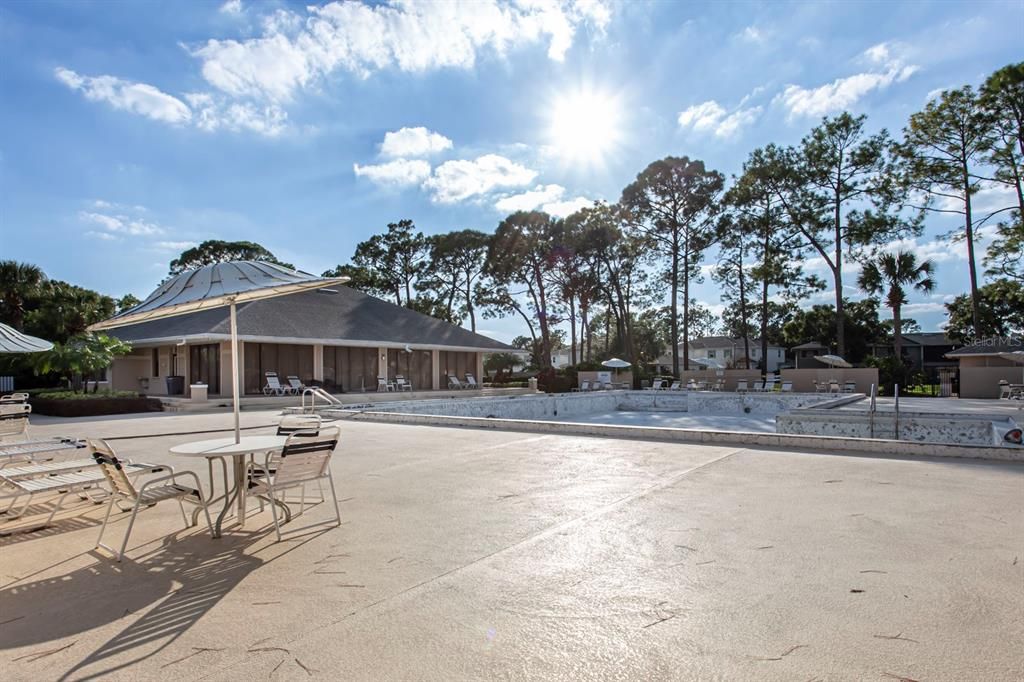 Active With Contract: $149,900 (2 beds, 2 baths, 953 Square Feet)