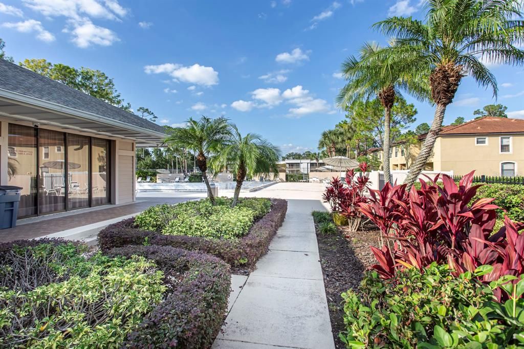 Active With Contract: $149,900 (2 beds, 2 baths, 953 Square Feet)