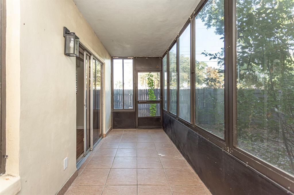 Active With Contract: $149,900 (2 beds, 2 baths, 953 Square Feet)