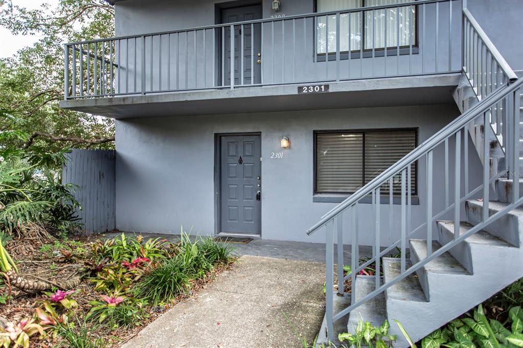 Active With Contract: $149,900 (2 beds, 2 baths, 953 Square Feet)