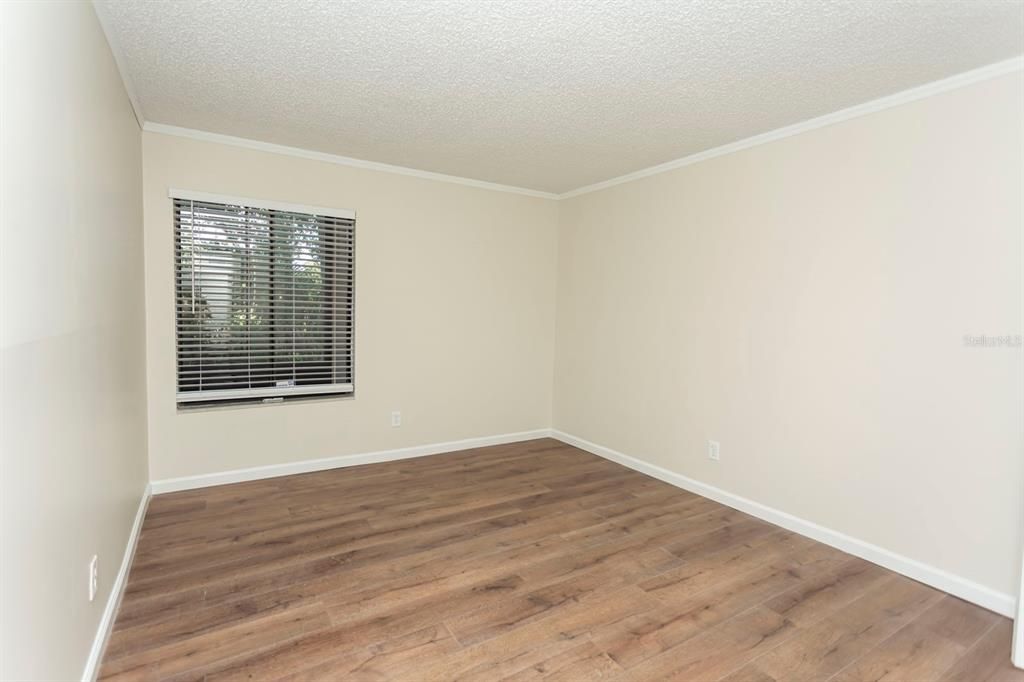 Active With Contract: $149,900 (2 beds, 2 baths, 953 Square Feet)