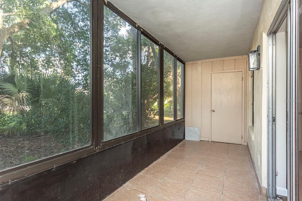 Active With Contract: $149,900 (2 beds, 2 baths, 953 Square Feet)