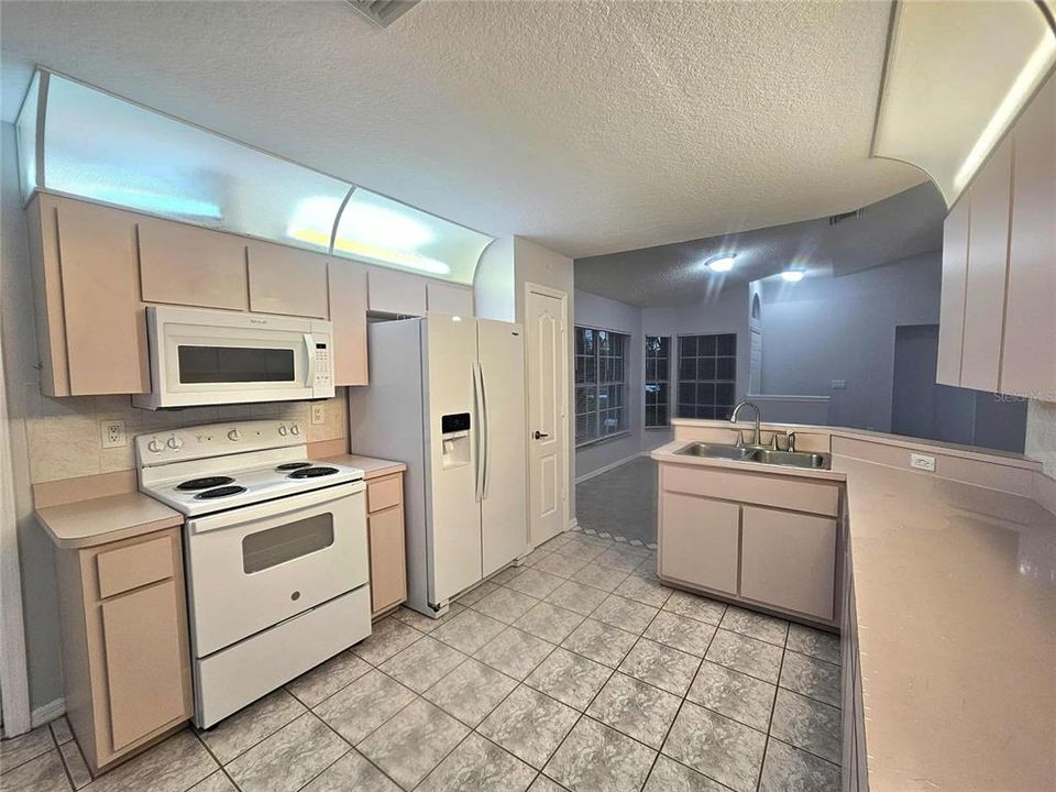 For Sale: $274,111 (3 beds, 2 baths, 1429 Square Feet)