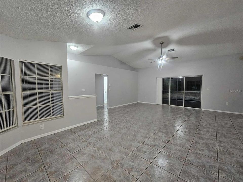 For Sale: $274,111 (3 beds, 2 baths, 1429 Square Feet)