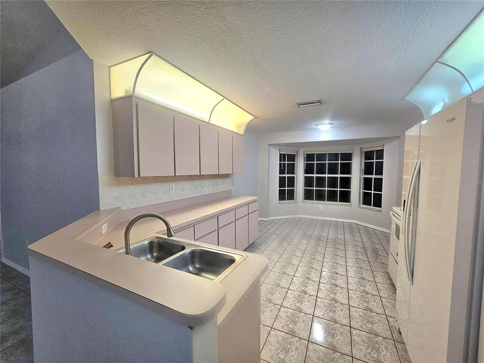 For Sale: $274,111 (3 beds, 2 baths, 1429 Square Feet)