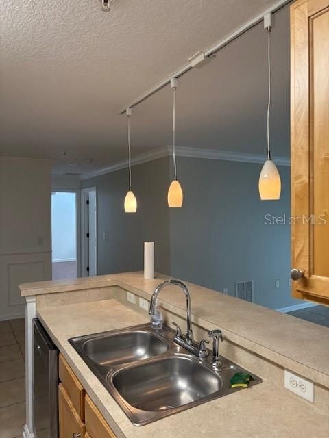 For Sale: $235,000 (3 beds, 2 baths, 1231 Square Feet)