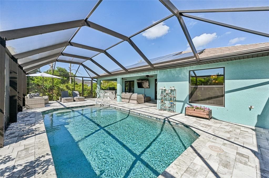 Под контрактом: $465,000 (3 спален, 2 ванн, 1770 Квадратных фут)