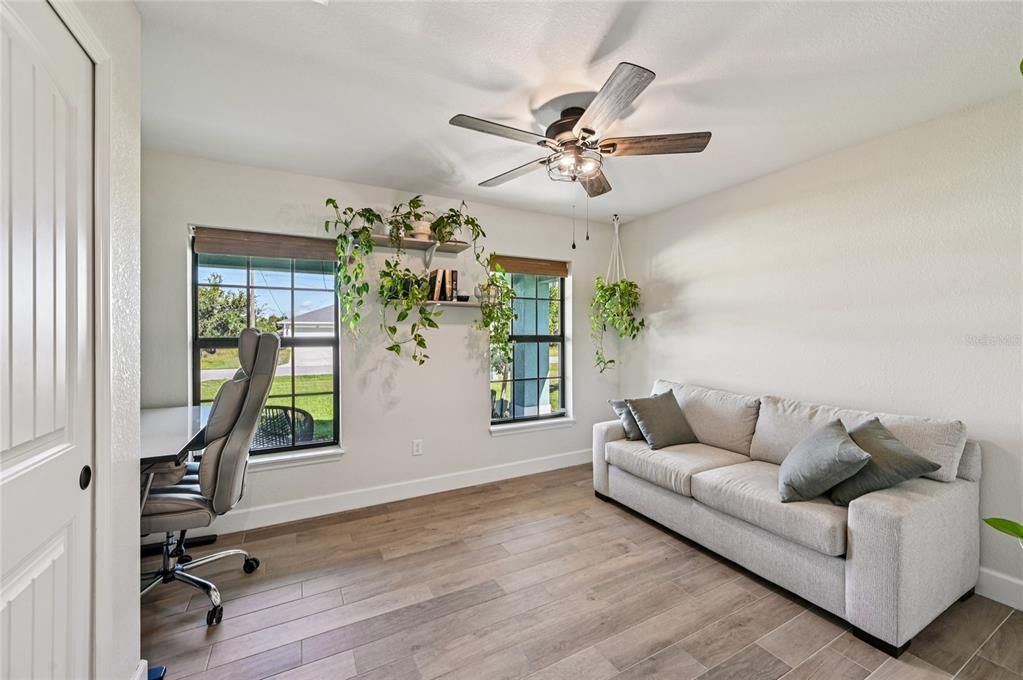 Под контрактом: $465,000 (3 спален, 2 ванн, 1770 Квадратных фут)