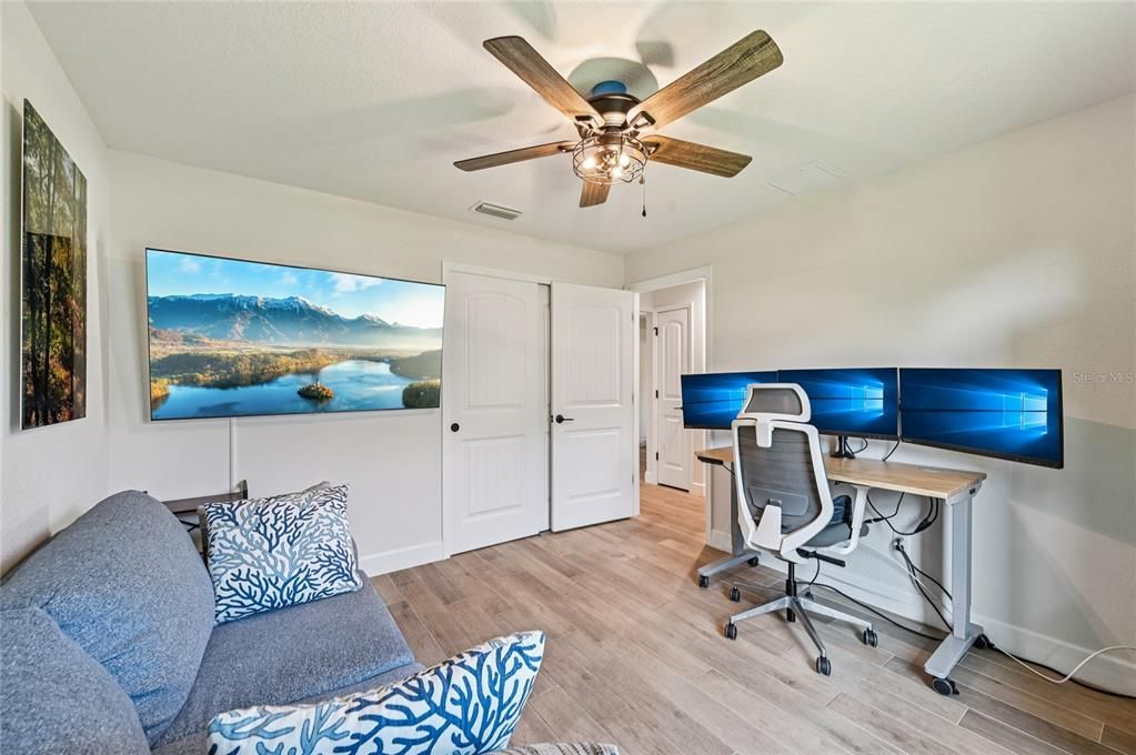 Под контрактом: $465,000 (3 спален, 2 ванн, 1770 Квадратных фут)