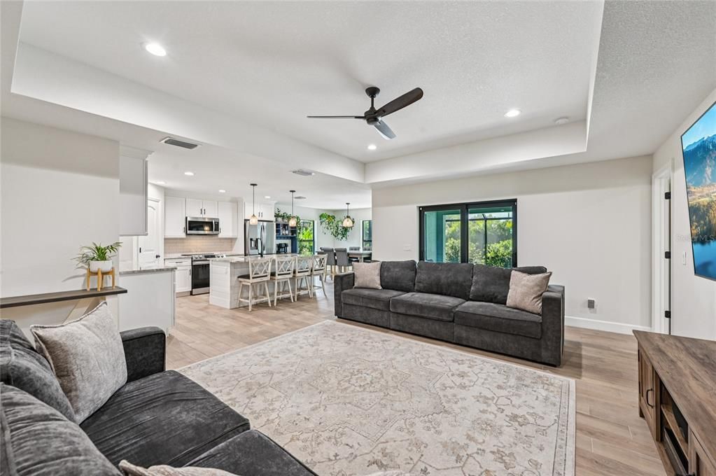 Под контрактом: $465,000 (3 спален, 2 ванн, 1770 Квадратных фут)