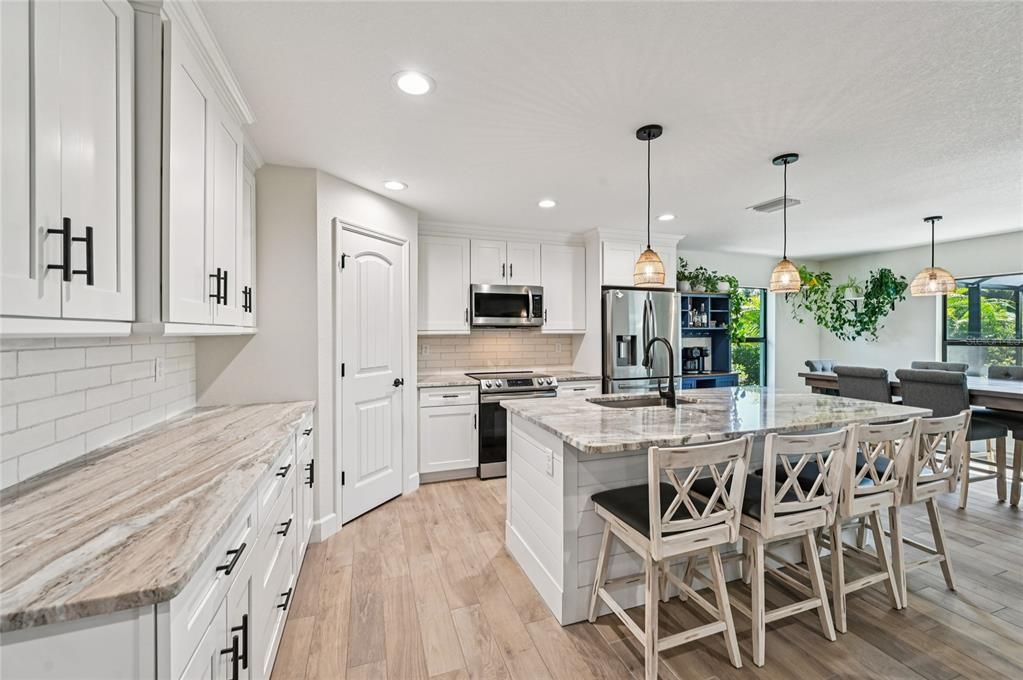 Под контрактом: $465,000 (3 спален, 2 ванн, 1770 Квадратных фут)