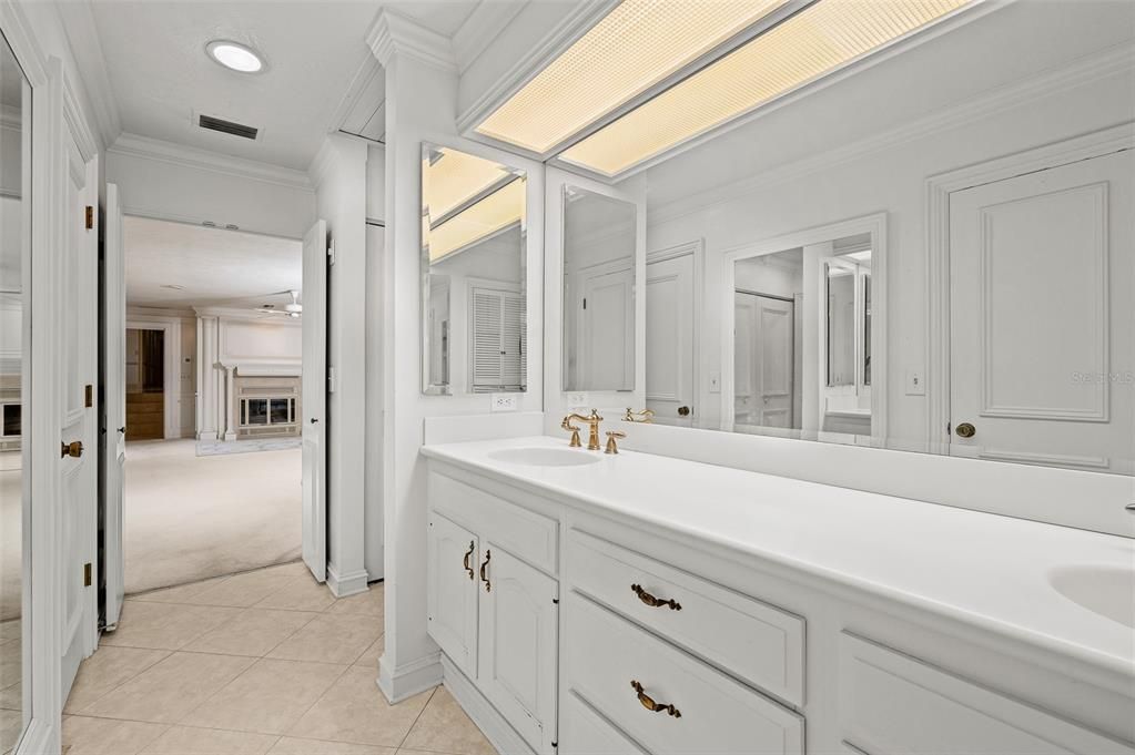 待售: $799,900 (4 贝兹, 2 浴室, 4111 平方英尺)