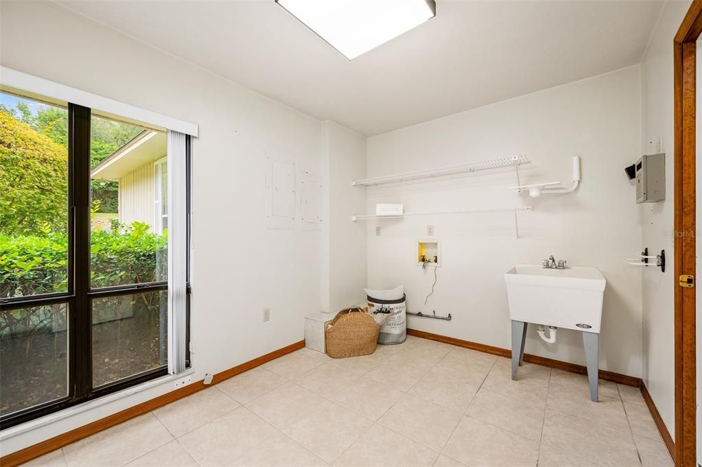 待售: $799,900 (4 贝兹, 2 浴室, 4111 平方英尺)