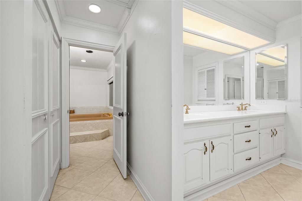 待售: $799,900 (4 贝兹, 2 浴室, 4111 平方英尺)